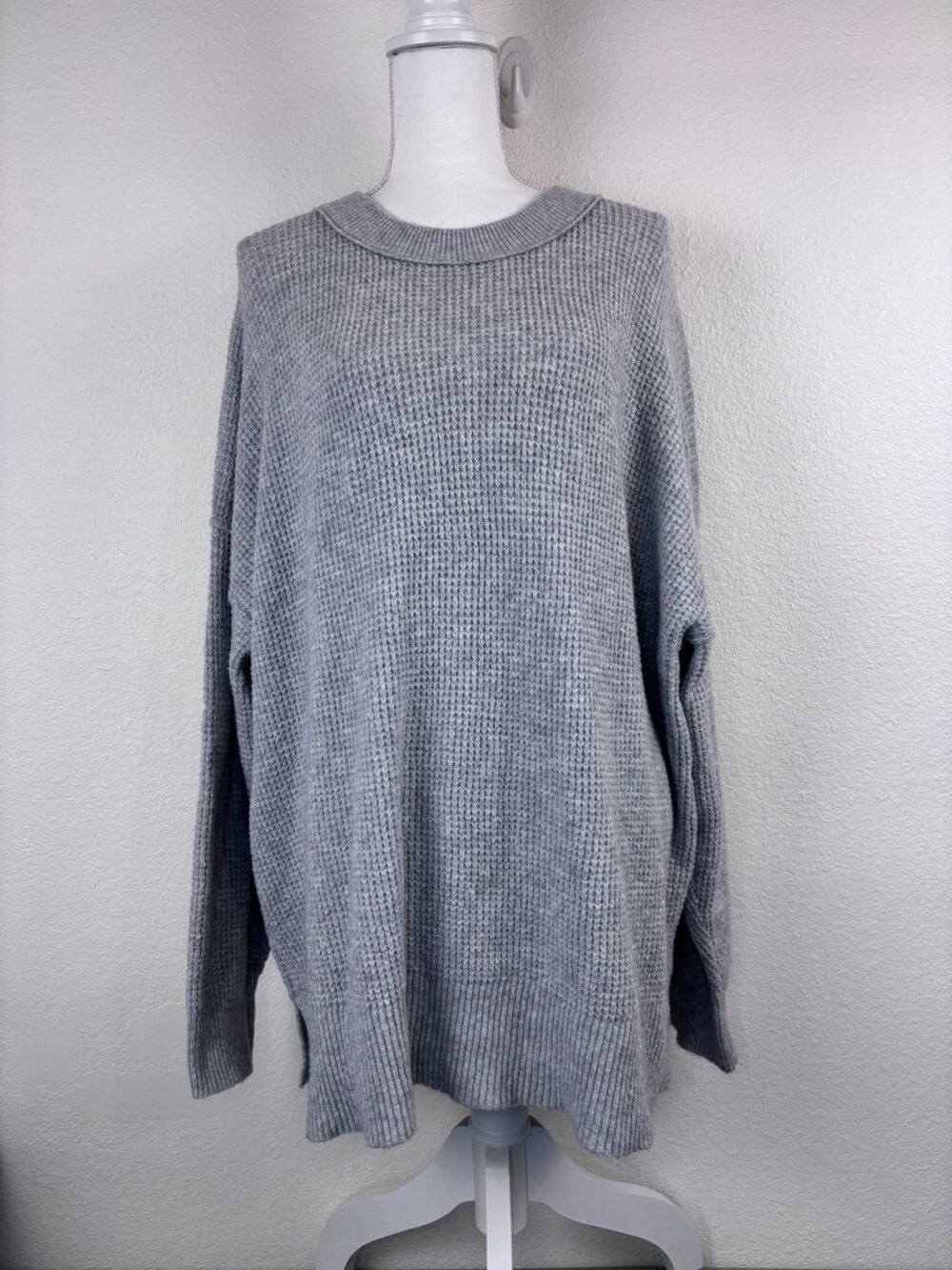 Aerie large grey waffle knit crew neck oversized long sleeve sweater pullover